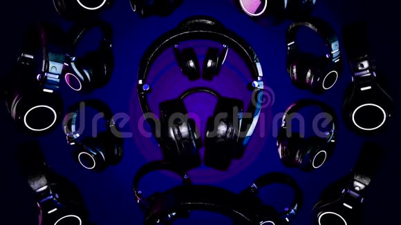 3D插图旋转耳机灰色耳机隔离在彩色背景上掉落的耳机视频的预览图