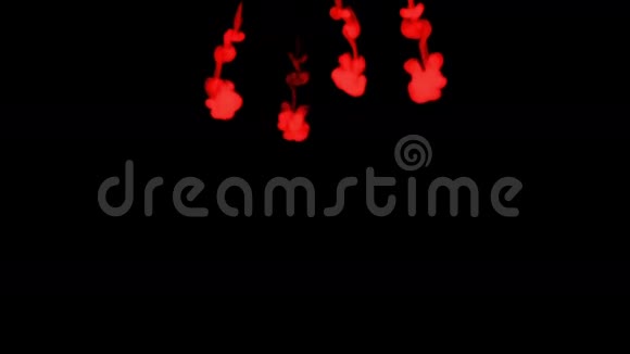 彩色墨水在黑色背景下在水下传播红色背景smoke和ink系列三维渲染体素视频的预览图