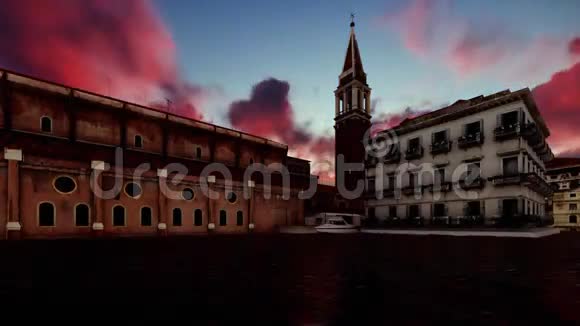 美丽的景色俯瞰威尼斯建筑周围的水倾斜时间推移视频的预览图