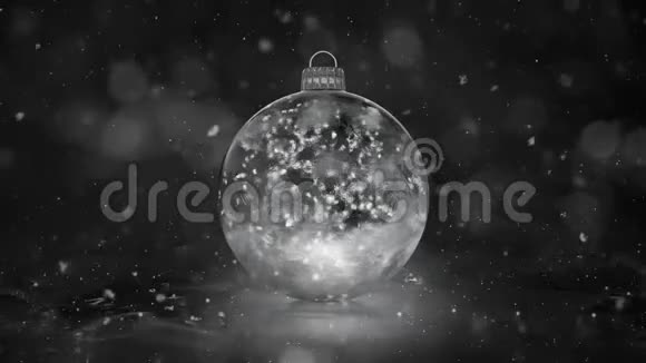 圣诞新年白色冰杯装饰雪花背景环视频的预览图
