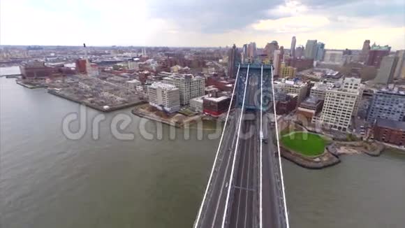 空中录像片曼哈顿大桥视频的预览图