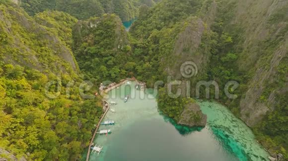 有船的美丽的泻湖菲律宾的天堂群岛卡扬干湖视频的预览图