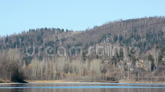 春景观江山顶天立地房屋林立视频的预览图