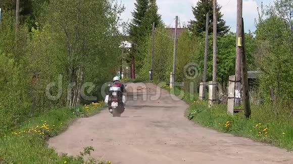 俄罗斯一个村庄的生活视频的预览图