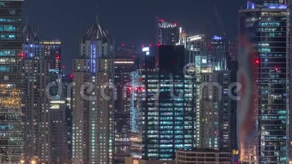 迪拜码头和JLT航空夜间时间推移顶部的摩天大楼在迪拜阿联酋视频的预览图