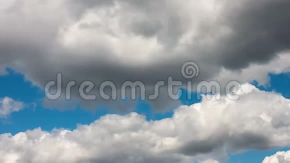 蓝天上的白云时间流逝视频的预览图