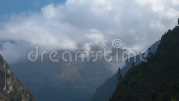 喜马拉雅山的云视频的预览图