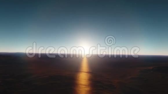 没有人的土地在日落时飞越失去的低地视频的预览图