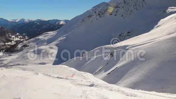 阿尔卑斯山的雪山视频的预览图