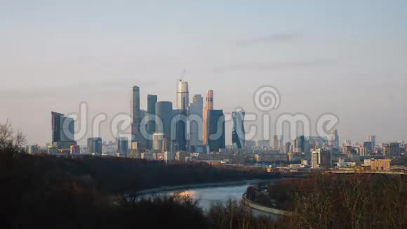城市的黎明视频的预览图