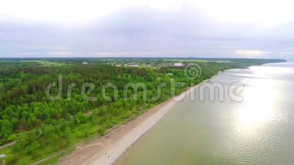 鸟瞰波罗的海海岸线视频的预览图