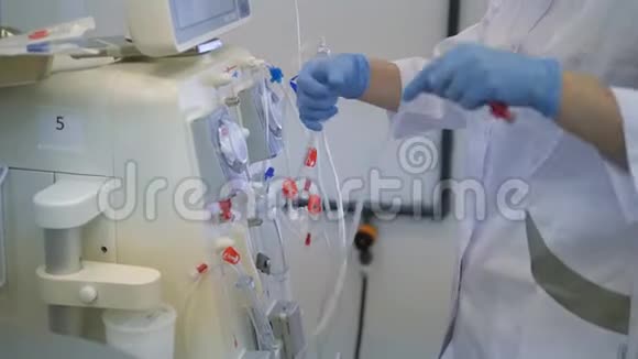 血液透析人工肾器挽救生命视频的预览图