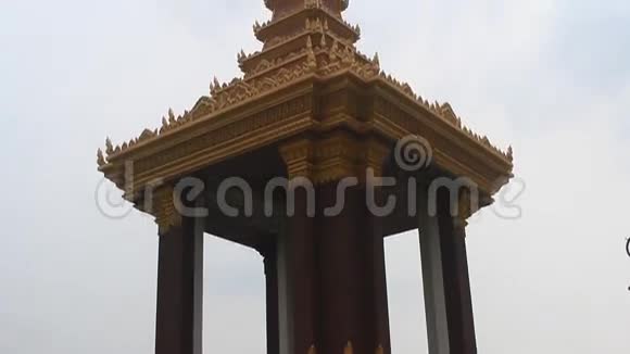 参观柬埔寨金边国王宫视频的预览图