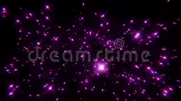 在紫红色恒星粒子场循环背景中飞行视频的预览图