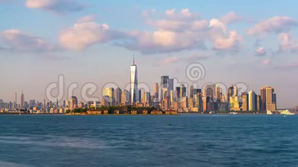 纽约湾下曼哈顿天际线视频的预览图