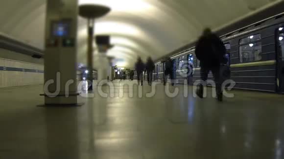 地铁站视频的预览图