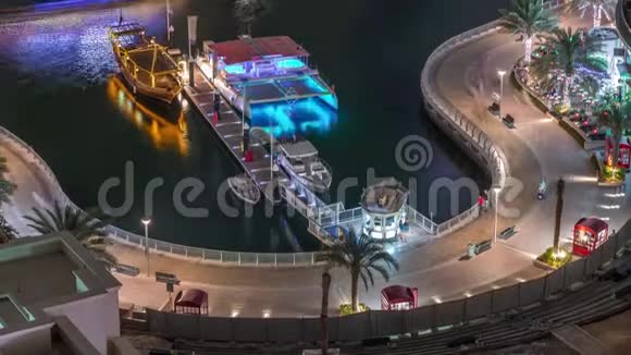 迪拜海滨长廊空中夜晚时光阿拉伯联合酋长国迪拜视频的预览图