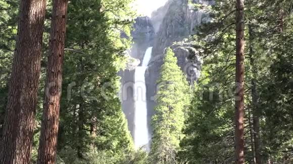 美国加利福尼亚州约塞米蒂国家公园约塞米蒂上下瀑布视频的预览图