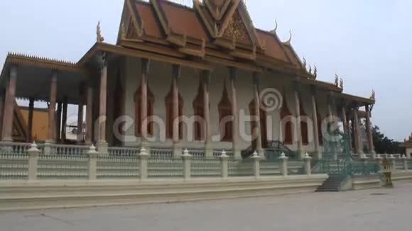 参观柬埔寨金边国王宫视频的预览图