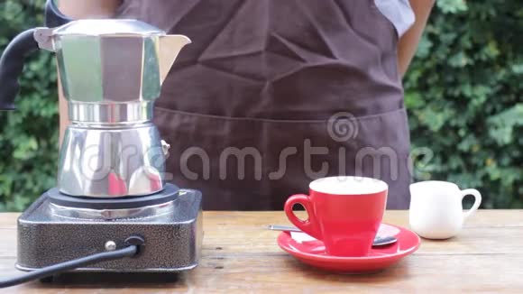 mokapot自制浓缩咖啡饮料视频的预览图
