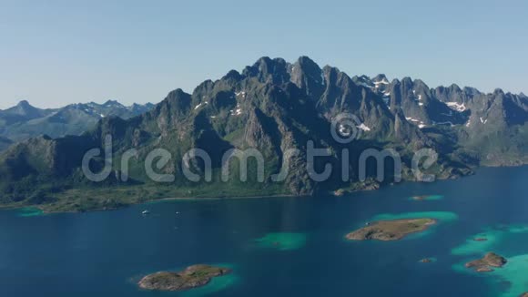 4K鸟瞰洛福顿群岛挪威视频的预览图