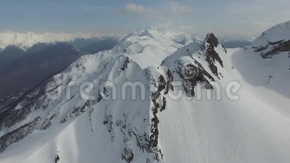 在索契的雪山上空飞行视频的预览图