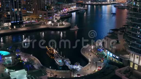 迪拜海滨长廊空中夜景阿拉伯联合酋长国迪拜视频的预览图