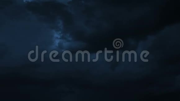 夜间雷雨云与闪电高清1080视频的预览图
