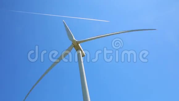 葡萄牙天空背景风力发电机视频的预览图