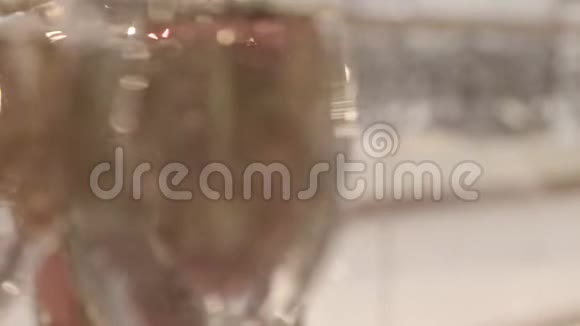 豪华葡萄酒眼镜视频的预览图
