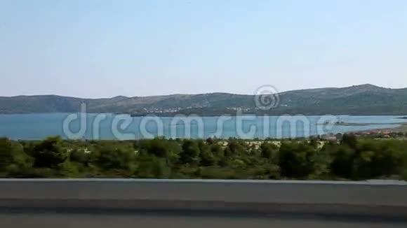 拍摄于亚得里亚海附近的风景拍摄于一辆汽车视频的预览图