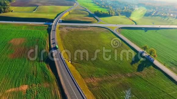 航空高速公路路面俯视图穿越道路鸟瞰图航空公路过境视频的预览图