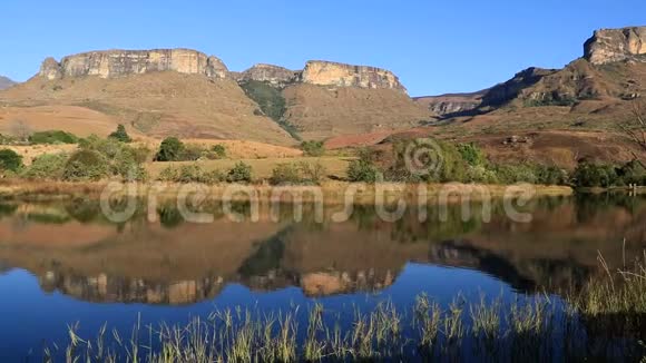 德拉肯斯堡山脉南非视频的预览图