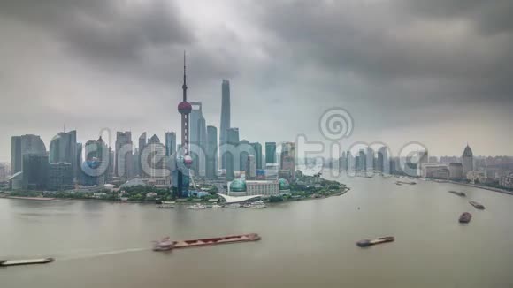 上海湾货船交通河顶顶全景4k失时视频的预览图
