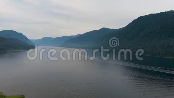 泰莱斯科湖的鸟瞰图视频的预览图