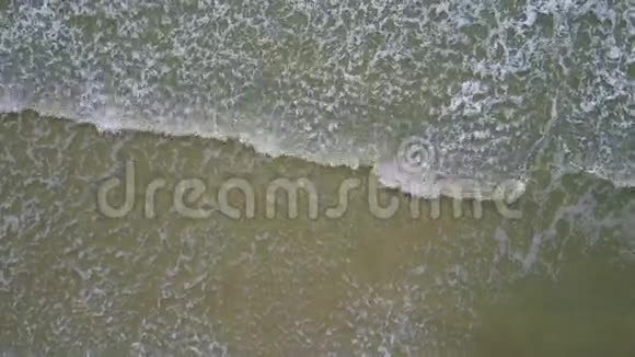 海浪的空中景色视频的预览图