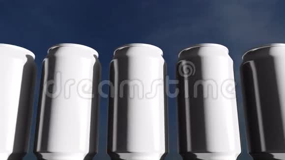 日落时白色的罐子顶着天空派对用软饮料或啤酒海滩酒吧4K无缝环小车剪辑ProRes视频的预览图