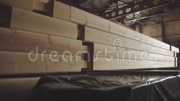 大型机库用于木材生产线视频的预览图
