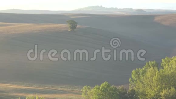 托斯卡纳山上的九月黎明意大利视频的预览图