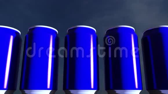 日落时蓝罐顶着天空派对用软饮料或啤酒海滩酒吧4K无缝可循环小车夹视频的预览图