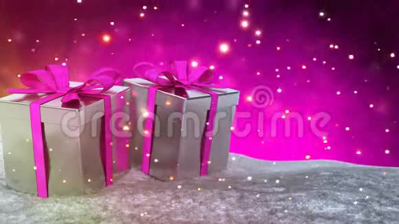 圣诞礼物在雪地上的粉红色背景无缝环3D渲染视频的预览图