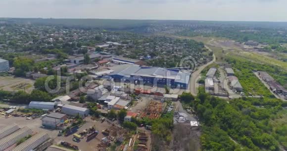 大型工业建筑蓝色工厂外观工业蓝色建筑视频的预览图
