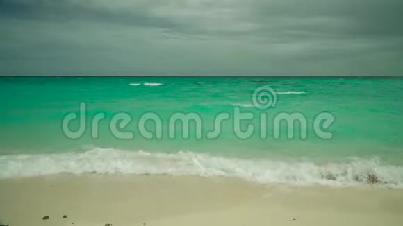 热带海滩和蓝海菲律宾视频的预览图