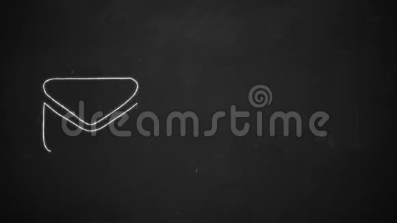 黑板上用白色粉笔手工绘制字母符号视频的预览图