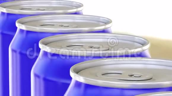蓝色铝罐在传送带上移动软饮料或啤酒工业生产线生态循环包装4K视频的预览图