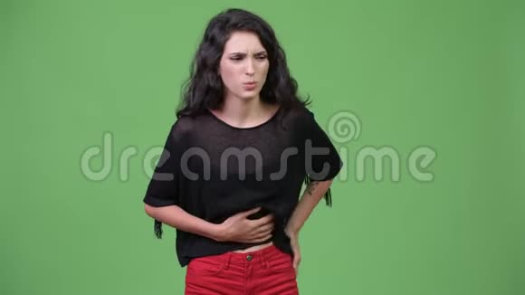 年轻漂亮的女人胃疼视频的预览图