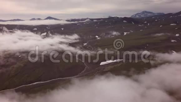 堪察加半岛的克罗诺茨基自然保护区从直升机库存录像中查看视频的预览图