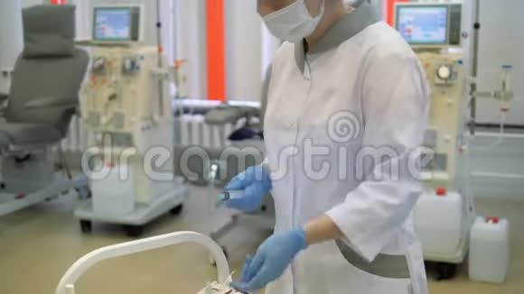 血液透析人工肾器挽救生命视频的预览图