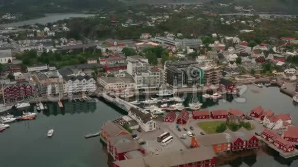 市斯沃勒鸟瞰图挪威洛福顿群岛视频的预览图