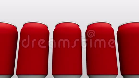 白色背景下的哑光红罐软饮料或啤酒生产4K无缝可循环小车剪辑卡通视频的预览图